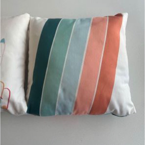 Pillow cases with inserts - Picture 2 of 3